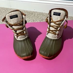 Sperry Boots barely worn in great condition